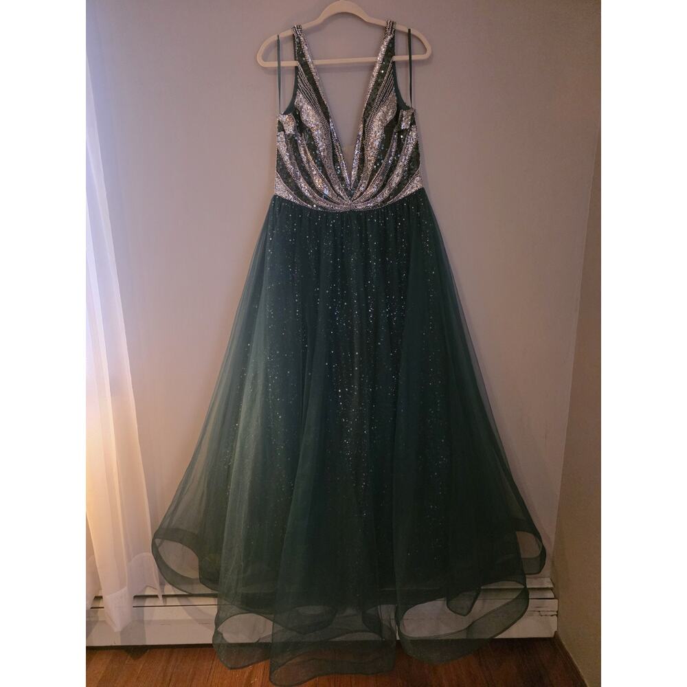 Green Silver Glitter Formal Gown Deep V Neck Tulle Overlay Size 16